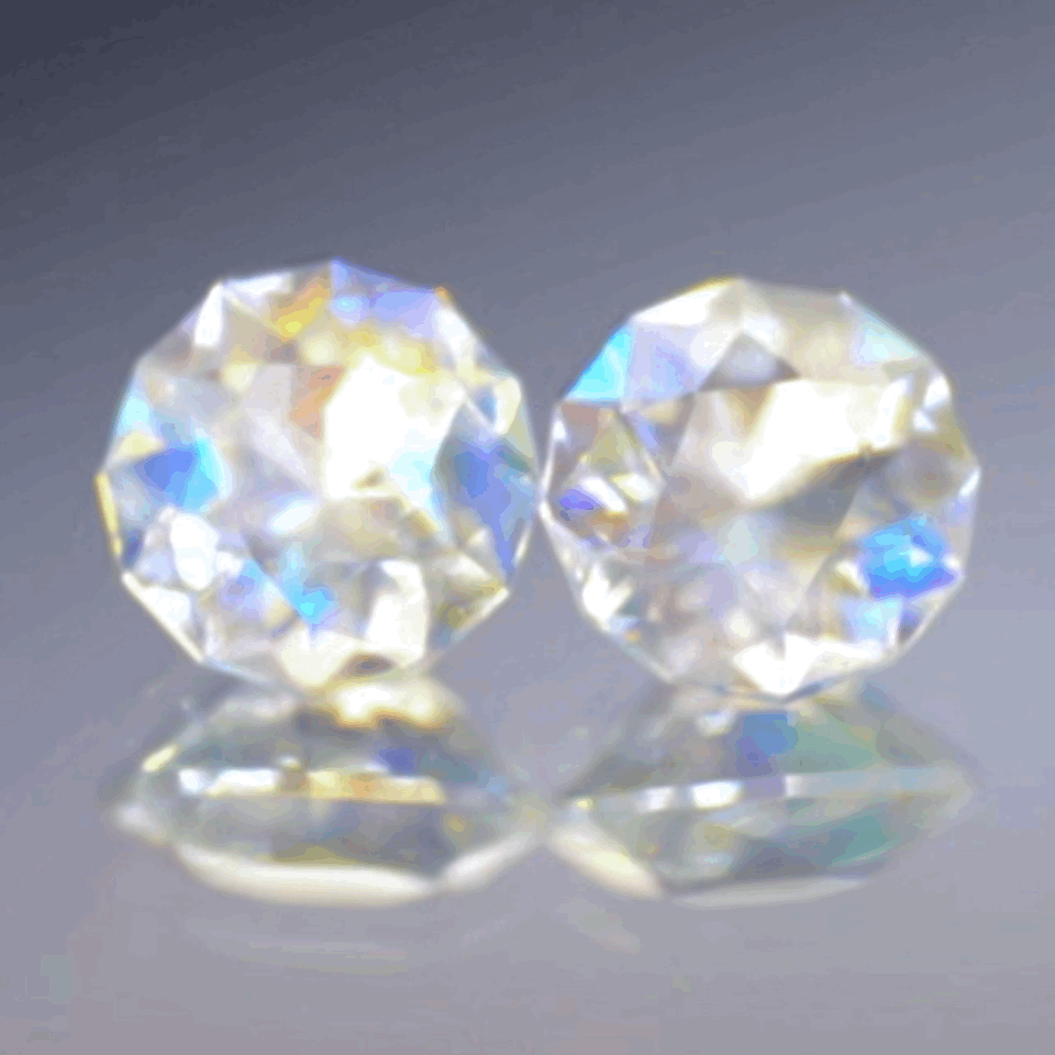 12角形」で仕上げた奇跡の2個セット🌈🌕💎レインボームーンストーン 12角形」で仕上げた奇跡の2個セット🌈🌕💎レインボームーンストーン