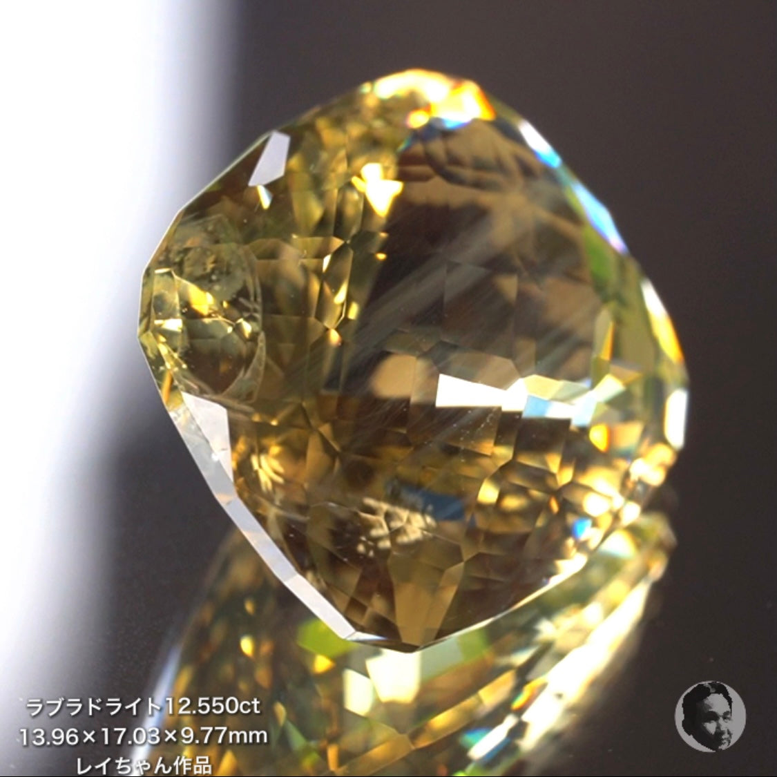 第2スタジオからご紹介✌️面縁取りクッションラブラドライト12.550ct💎レイちゃん作品