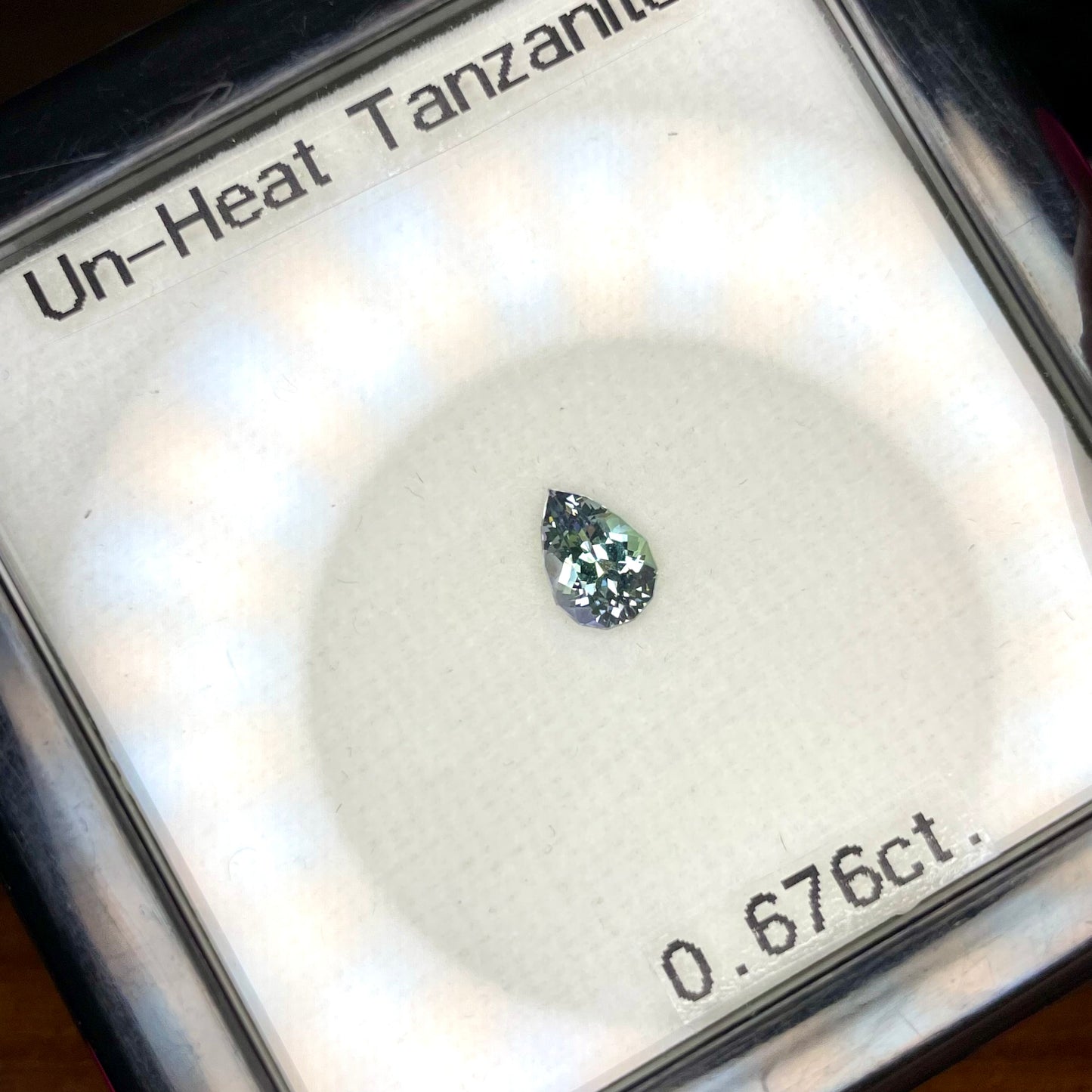 パッと見でわかる💜と💚の多色感♬非加熱タンザナイト 0.676ct ピアッちゃん作品💖4/15チハルームご紹介作品💖【まだまだ個展は終わらない!特別プライス】