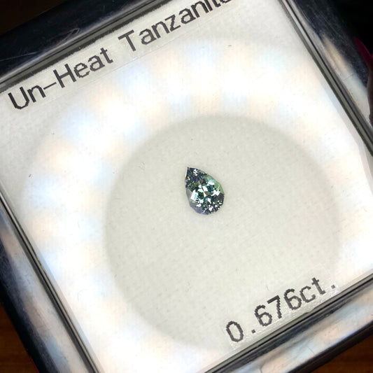 パッと見でわかる💜と💚の多色感♬非加熱タンザナイト 0.676ct ピアッちゃん作品💖4/15チハルームご紹介作品💖【まだまだ個展は終わらない!特別プライス】