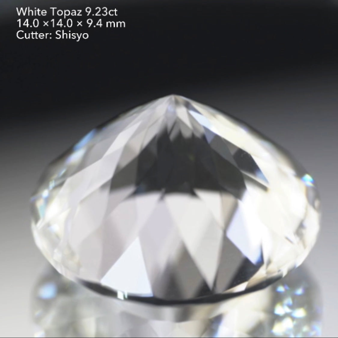 あまりにもキレイなラウンド🌝純白の輝きとフラワーカットが圧巻💎✨🏵ホワイトトパーズ9.23ct
