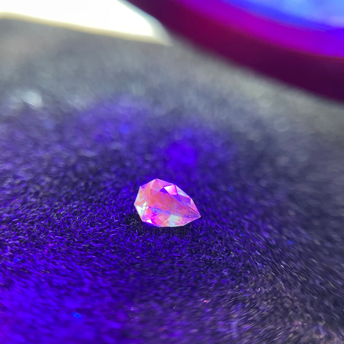 クリアネオンブルー♡UVアウイナイト0.088ct🦋ピアッちゃん作品💖4/15チハルームご紹介作品💖【まだまだ個展は終わらない!特別プライス】