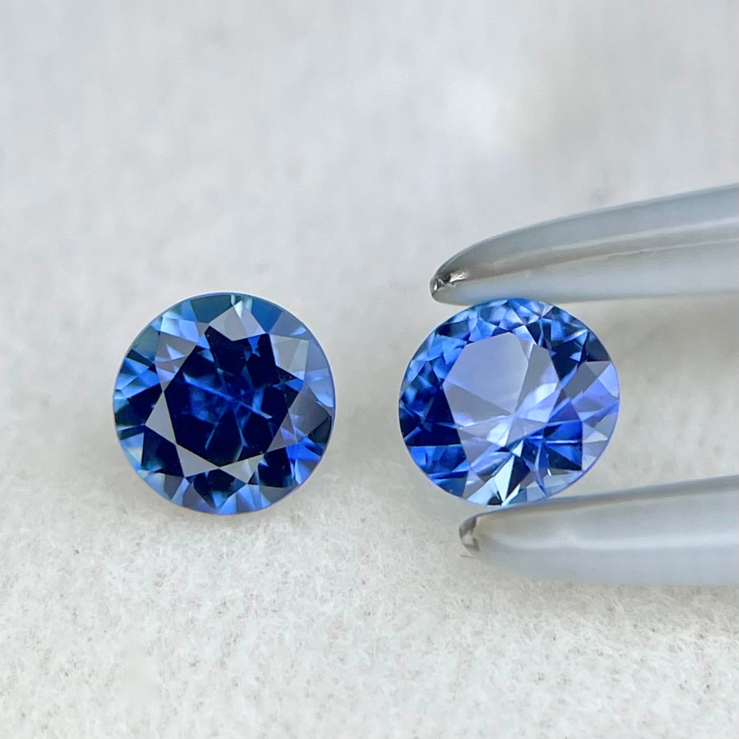 王道ラウンドでお楽しみあれ💙💙💙超イイカラー❣️コーンフラワーブルーサファイア0.212ct/0.216ct⚪️ピアッちゃん作品【コランダム(&スピネル)祭いよいよスタート❗】