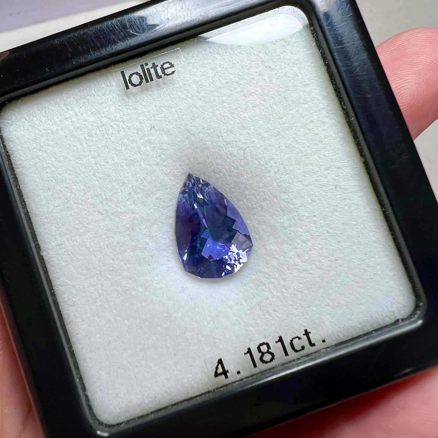 ノリセレクト【ファンシーペアシェイプ】アイオライト 4.181ct