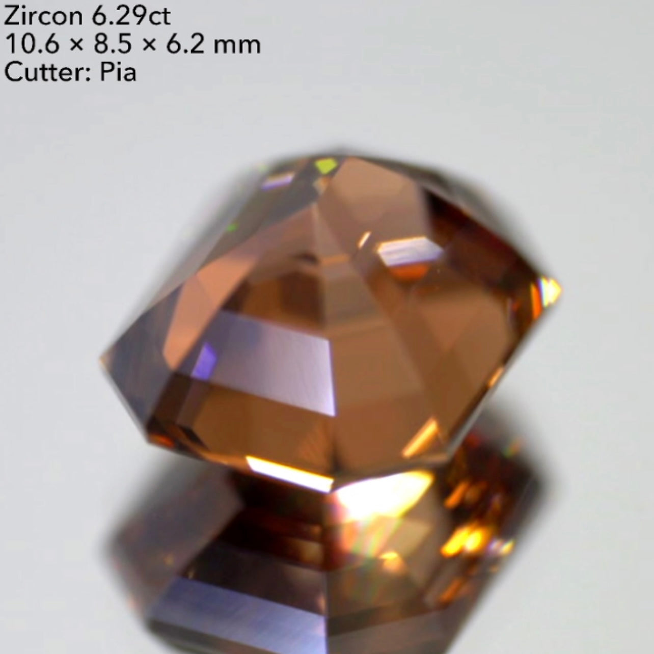 魅力ポイント満載👌美色&カラフルファイアー✨大粒非加熱ジルコン6.29ct💎ピアッちゃん作品👍