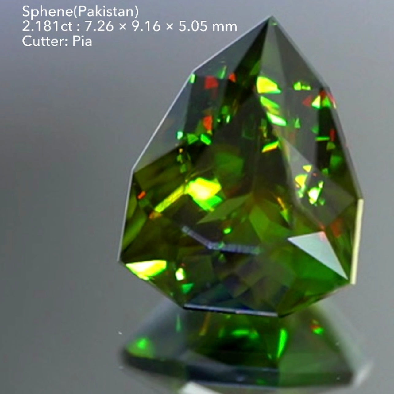 【まるでXmasツリー】パキスタンスフェーン2.181ct (マンダリンオリエンタル個展開催特別出品)