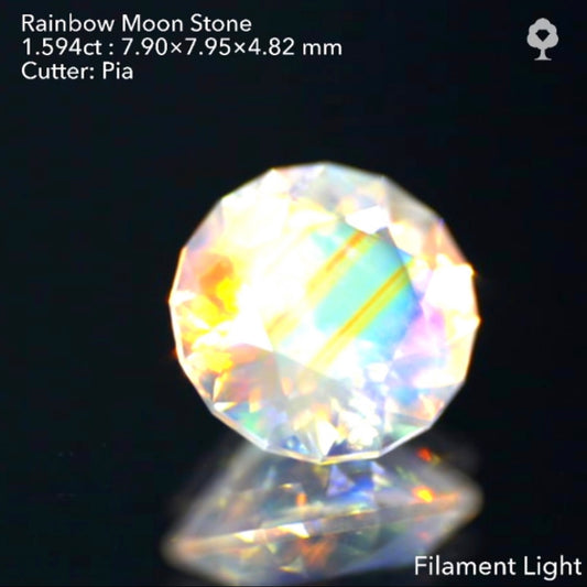 【SOLD OUT】🌈🌈2本の虹が走るレインボームーンストーン1.594ct✨ピアッちゃん作品👍LIVE中お問合せ一番乗り特価でご紹介です♪