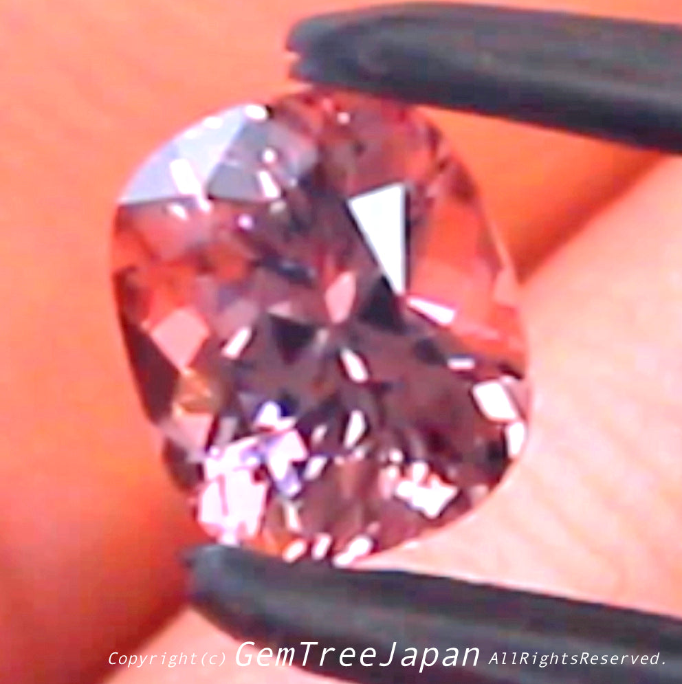 これはカナリ綺麗で面白い❗️タンザニア産スピネル1.190ct✨週末の夜なので『真夜中だけのタイムSALE⏰』を発動しちゃいます😏