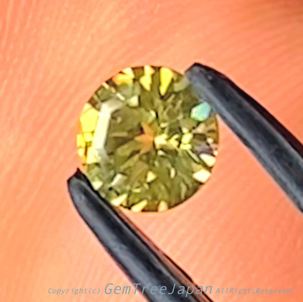 アディダス作👍神秘的な輝き✨グリニッシュゴールドジルコン1.26ct✨🌈