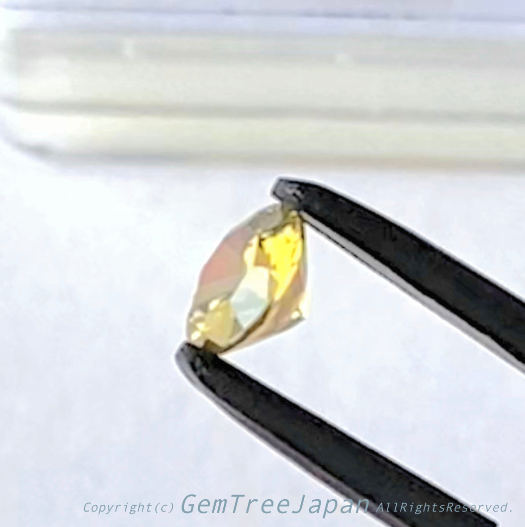 アディダス作👍神秘的な輝き✨グリニッシュゴールドジルコン1.26ct✨🌈