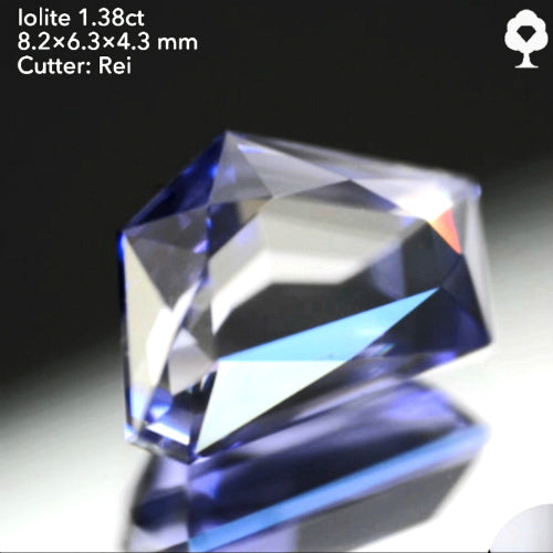 クレイジーな形のカッコいいアイオライト1.38ct★レイちゃん作品👍GTJ名物【HPオークション】こちらはクーポンはごめんなさい🙏