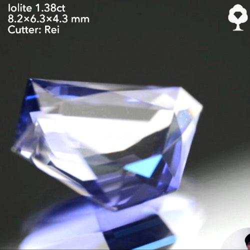 クレイジーな形のカッコいいアイオライト1.38ct★レイちゃん作品👍GTJ名物【HPオークション】こちらはクーポンはごめんなさい🙏