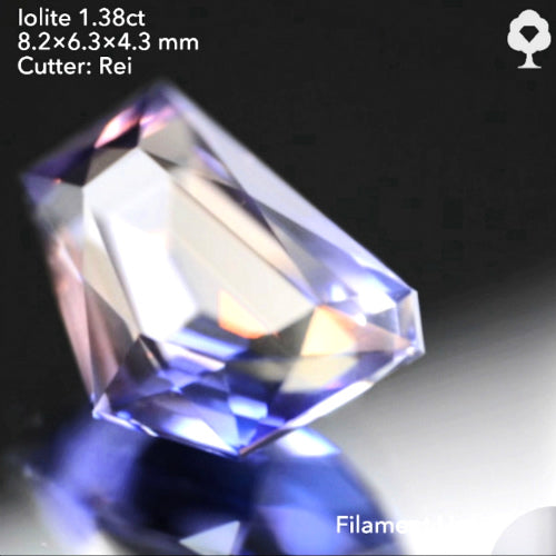クレイジーな形のカッコいいアイオライト1.38ct★レイちゃん作品👍GTJ名物【HPオークション】こちらはクーポンはごめんなさい🙏