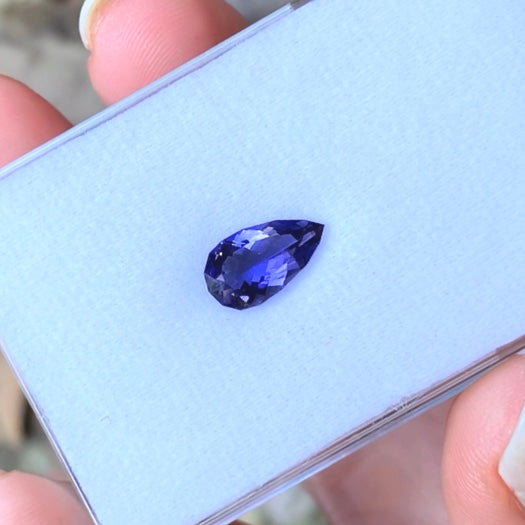 他のどんな宝石にもない美色がやっぱり好き💜バツグンのテリを感じるアイオライト1.47ct💎✨レイちゃん作品⭐️