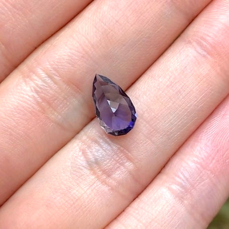 他のどんな宝石にもない美色がやっぱり好き💜バツグンのテリを感じるアイオライト1.47ct💎✨レイちゃん作品⭐️