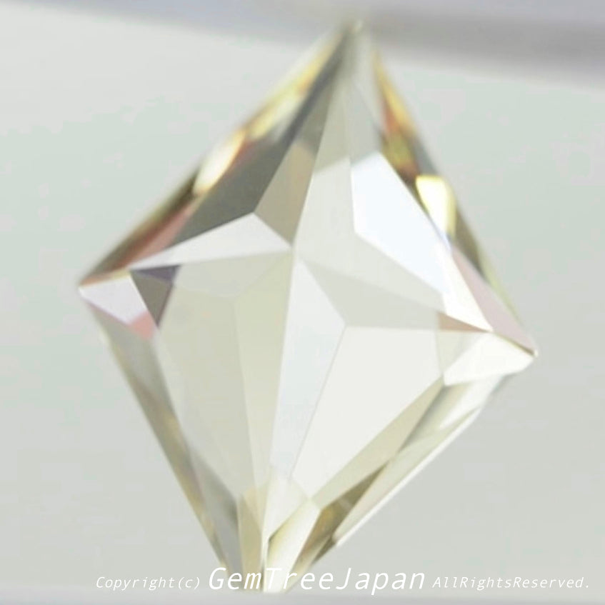ピアッちゃんの傑作👏ラブラドライト1.72ct✨カイトカットversion💎