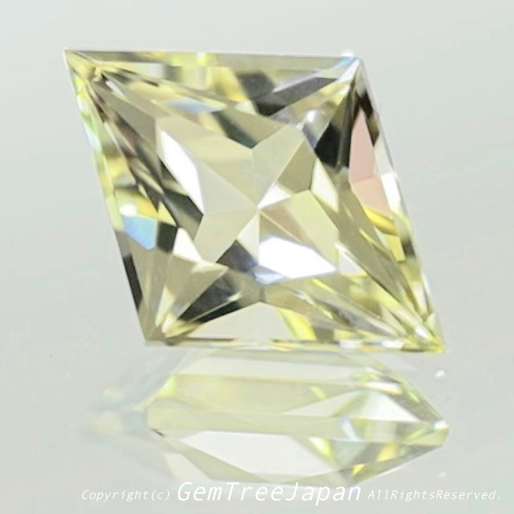 ピアッちゃんの傑作👏ラブラドライト1.72ct✨カイトカットversion💎