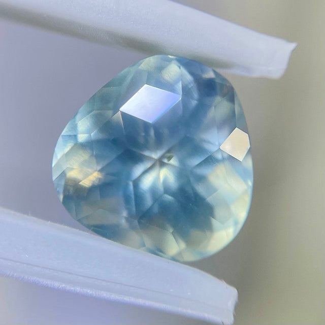 ついにチハルームにもキューブが登場❗️リンゴ型プレナイト1.736ct✨ゲオちゃん作品🎁お昼のチハルームでご紹介💖