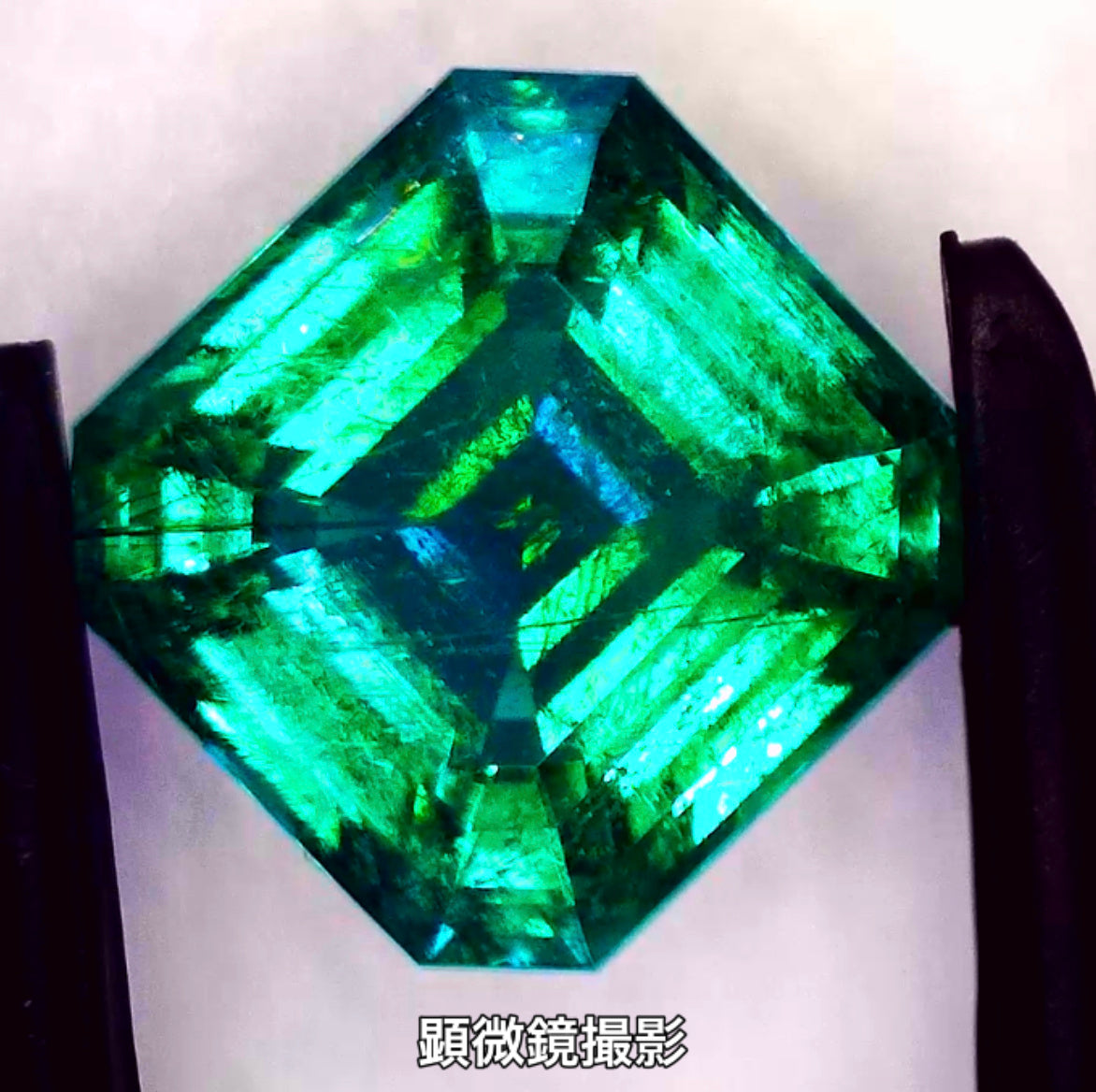 アディダス新作❗️原石から仕上げたノンオイルエメラルド💎