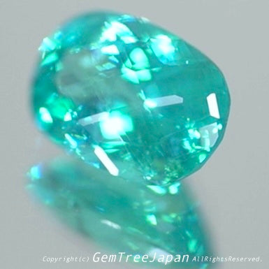 レイちゃんの例のカット(面縁取り)✨素晴らしいネオンを放つアパタイト1.826ct💎