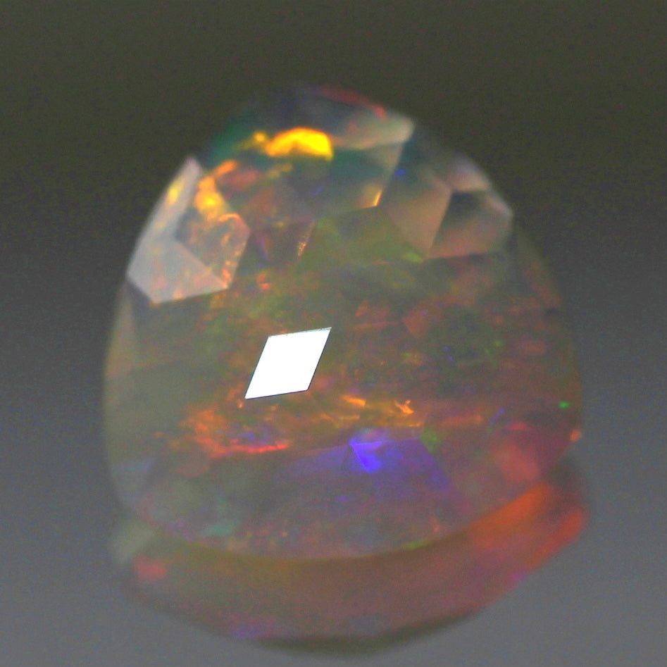 【ご落札者さま専用】独自カット作品「キューブカット・トリリアントversion」エチオピアオパール1.82ct ✨