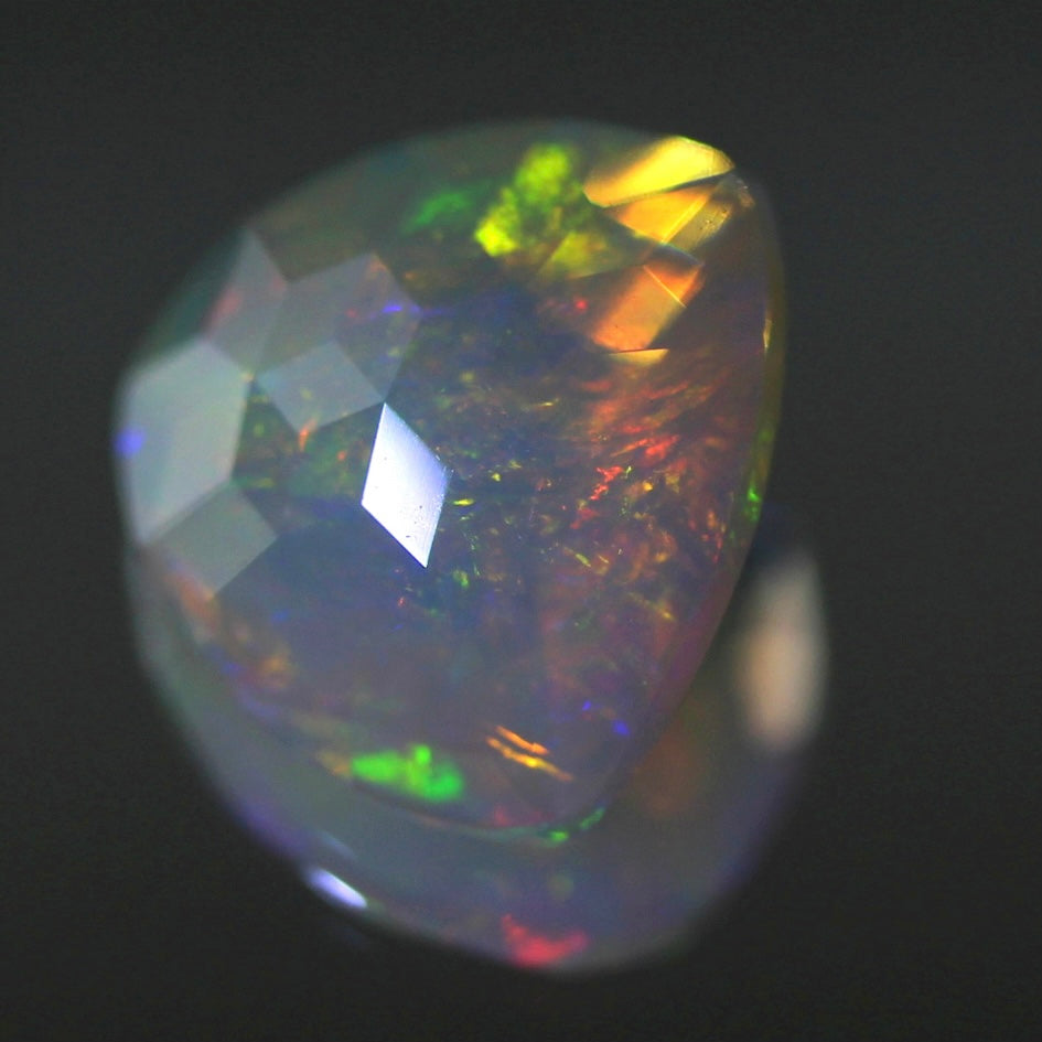 【ご落札者さま専用】独自カット作品「キューブカット・トリリアントversion」エチオピアオパール1.82ct ✨