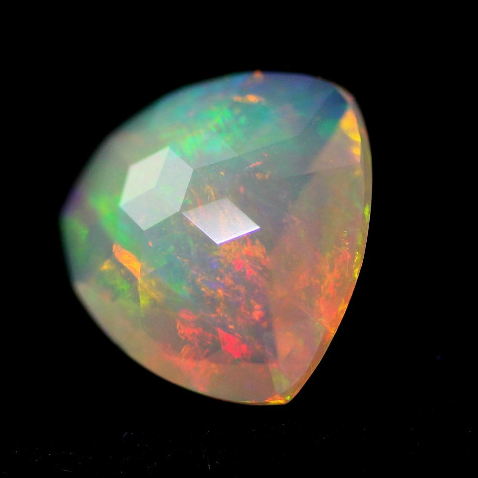 【ご落札者さま専用】独自カット作品「キューブカット・トリリアントversion」エチオピアオパール1.82ct ✨