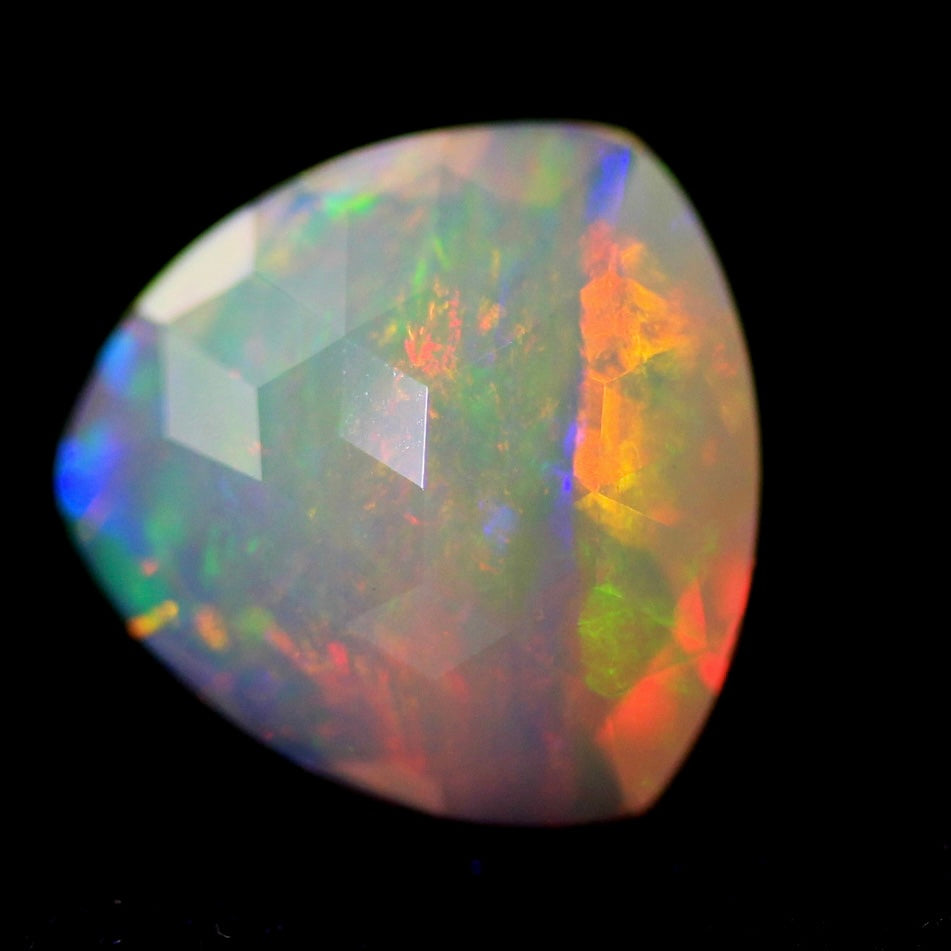 【ご落札者さま専用】独自カット作品「キューブカット・トリリアントversion」エチオピアオパール1.82ct ✨
