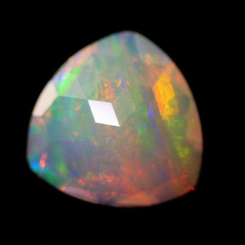 【ご落札者さま専用】独自カット作品「キューブカット・トリリアントversion」エチオピアオパール1.82ct ✨