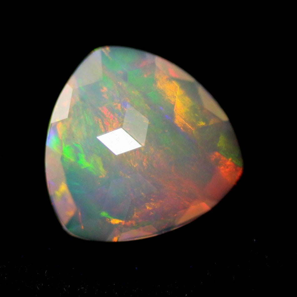 【ご落札者さま専用】独自カット作品「キューブカット・トリリアントversion」エチオピアオパール1.82ct ✨