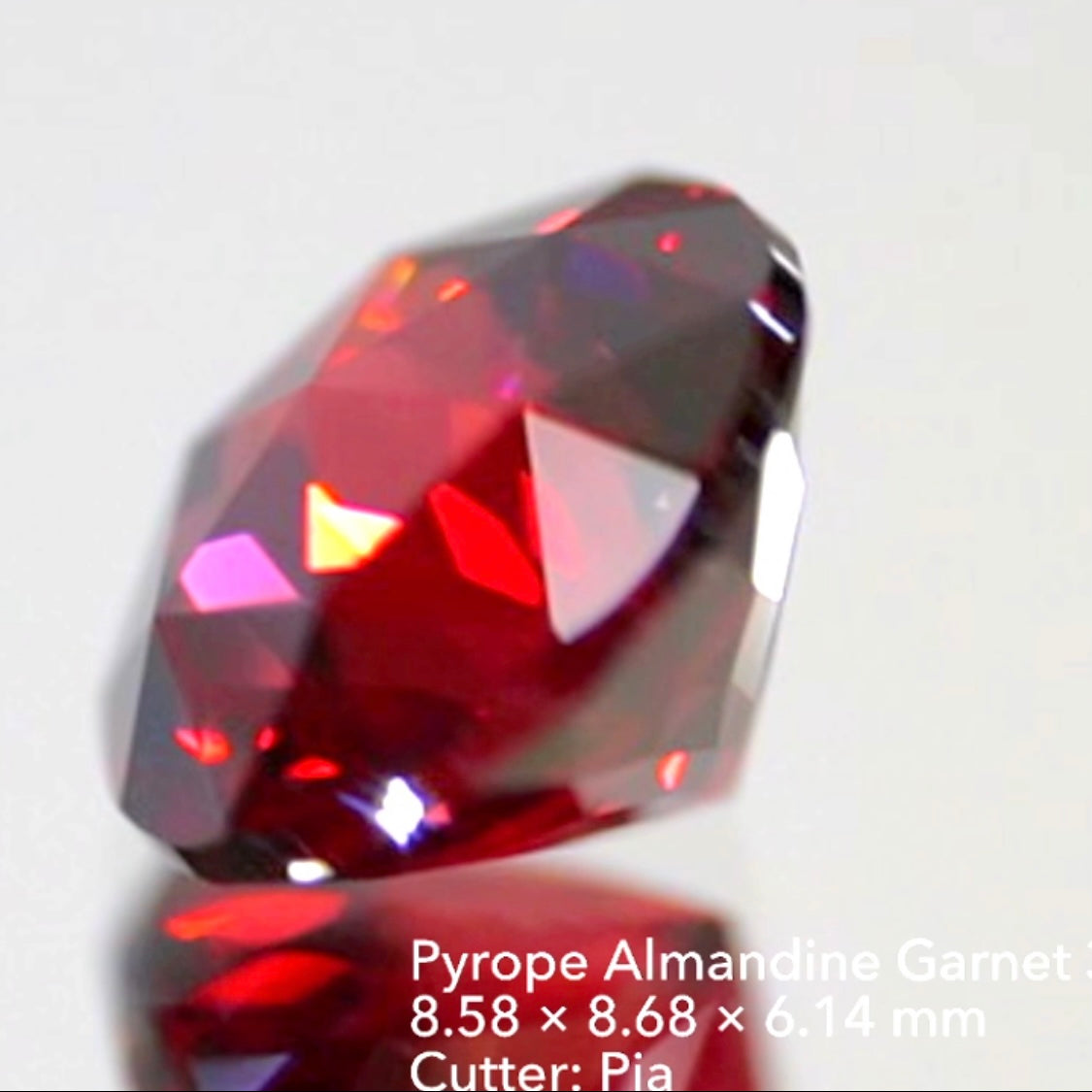 大粒ローズカットで煌めく美色ローズレッドレッド🔮ロードライトガーネット(パイロープアルマンディン)3.336ct💎ピアッちゃん作品
