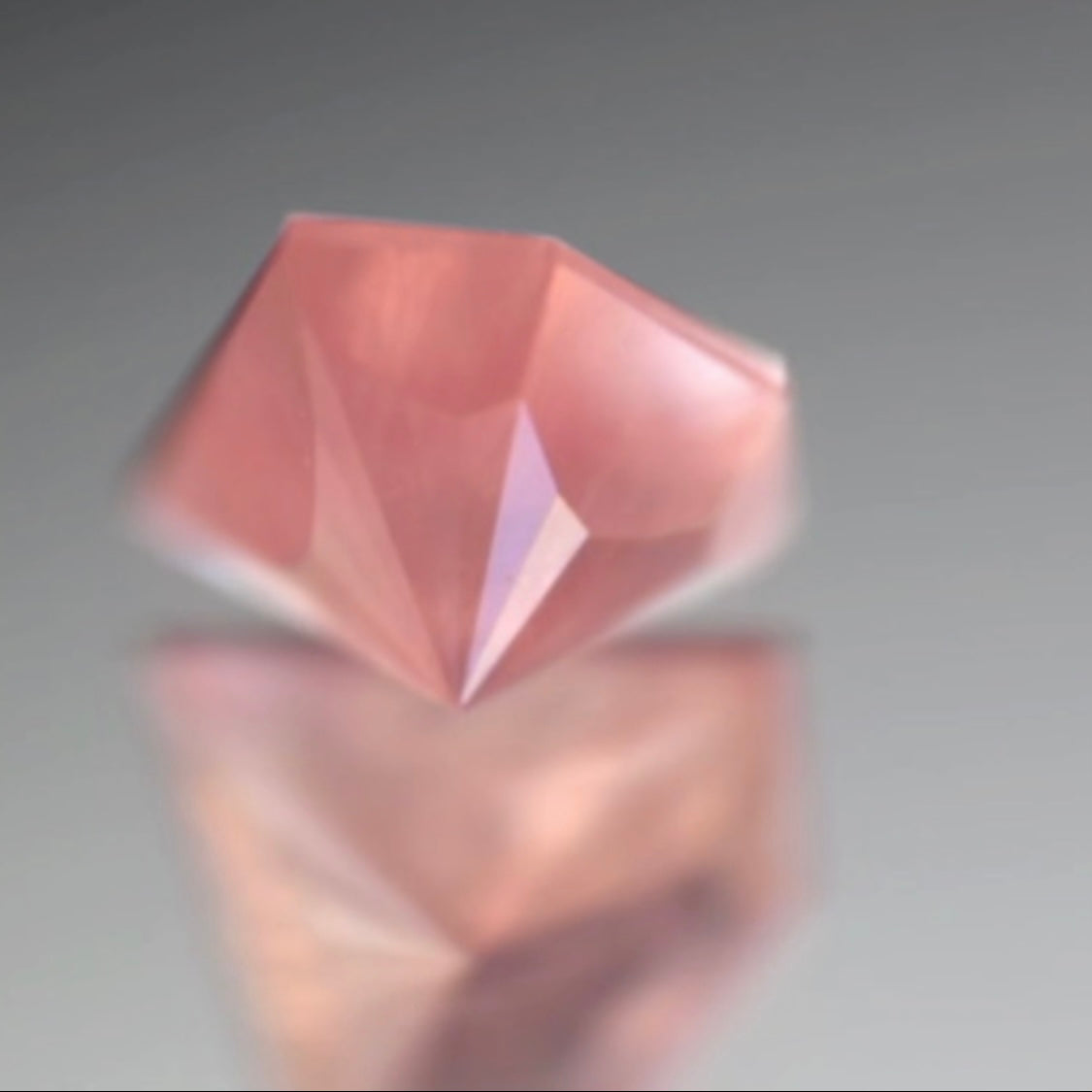 また新たな宝石形 が完成💎“日本が誇る北海道の宝”ロードクロサイト0.562ct✨ゲオちゃん作品👍