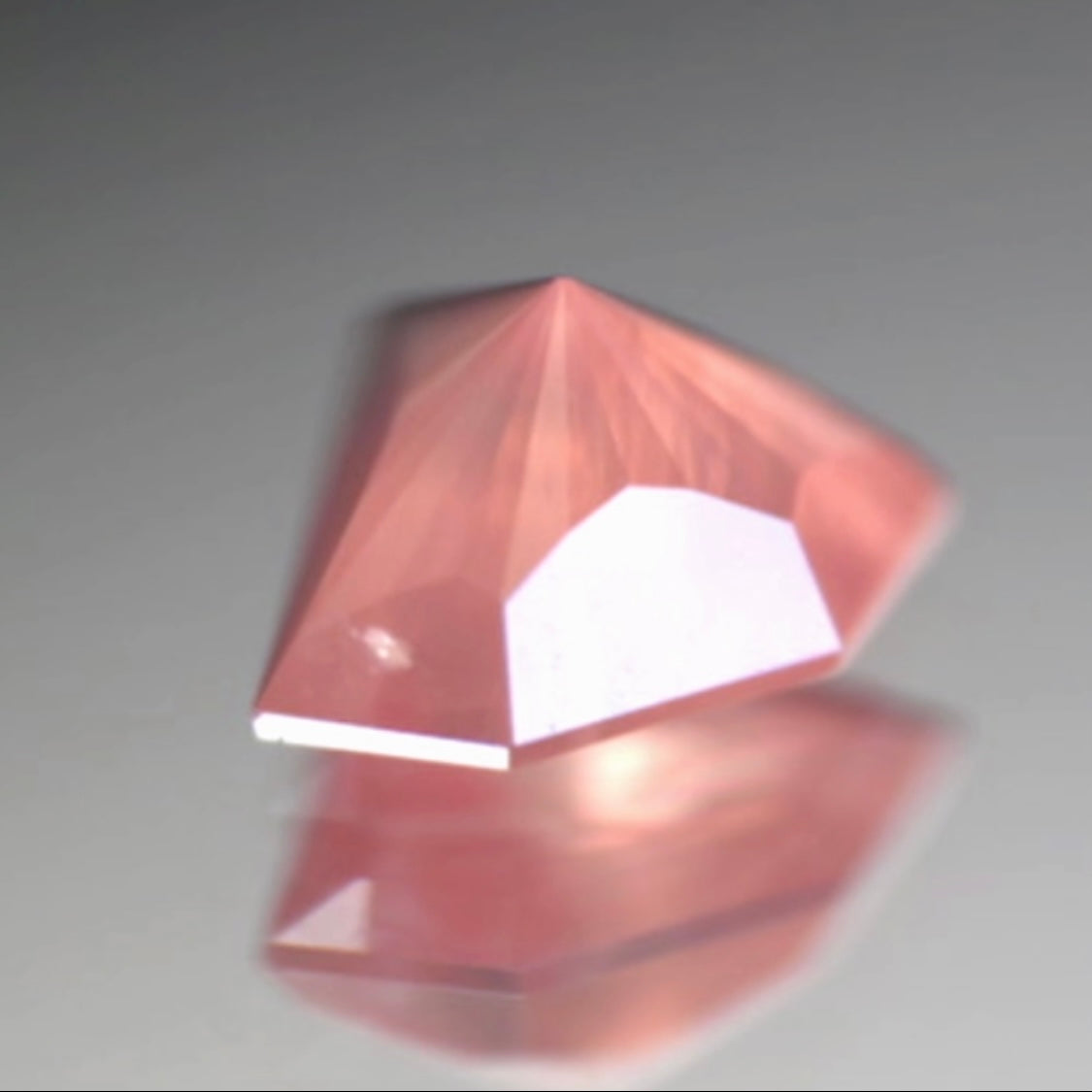 また新たな宝石形 が完成💎“日本が誇る北海道の宝”ロードクロサイト0.562ct✨ゲオちゃん作品👍