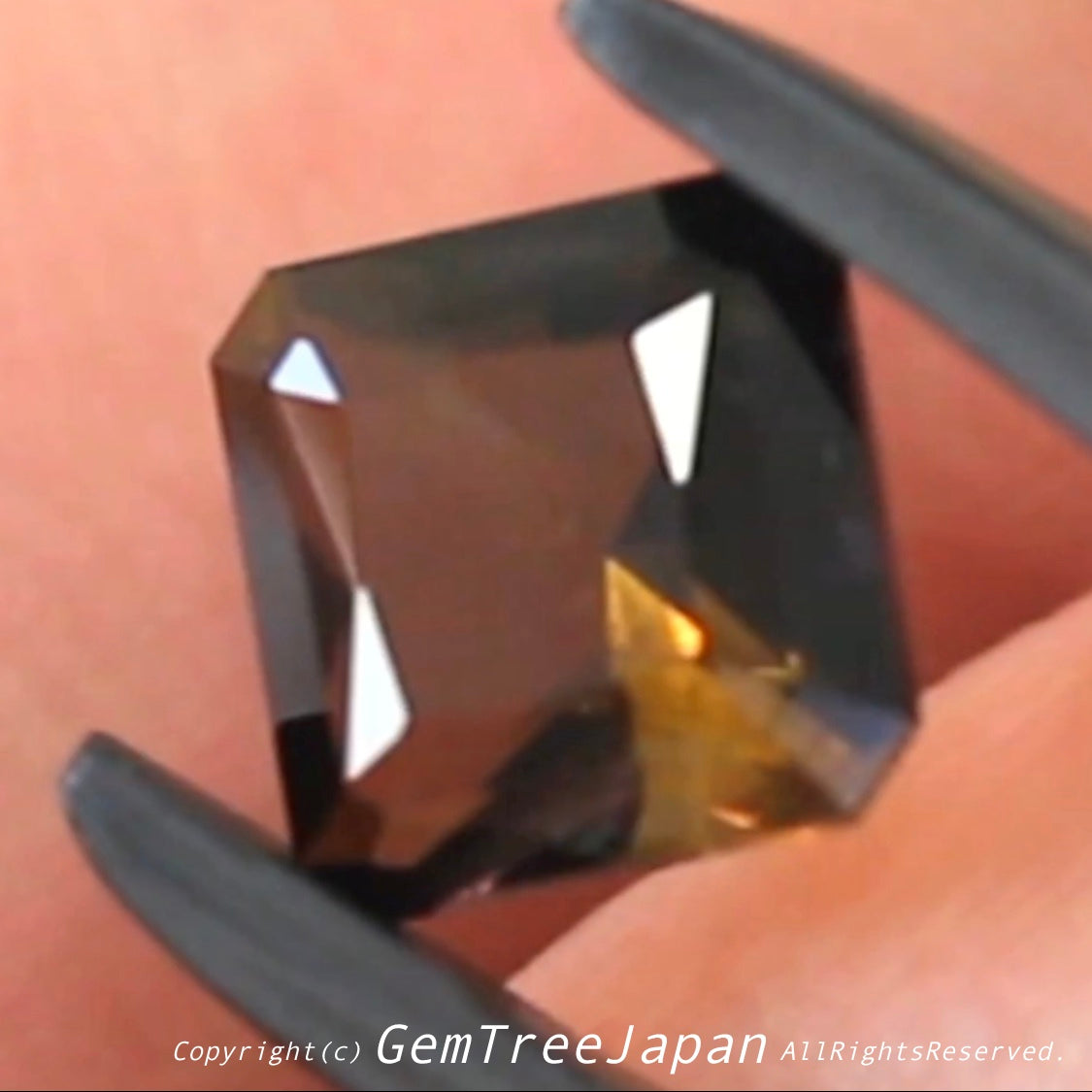 これぞアイオライトの面白さ😄こちらは1.41ct✨“青”特集 & “緑”特集 番外編❗半端ない多色感️👍