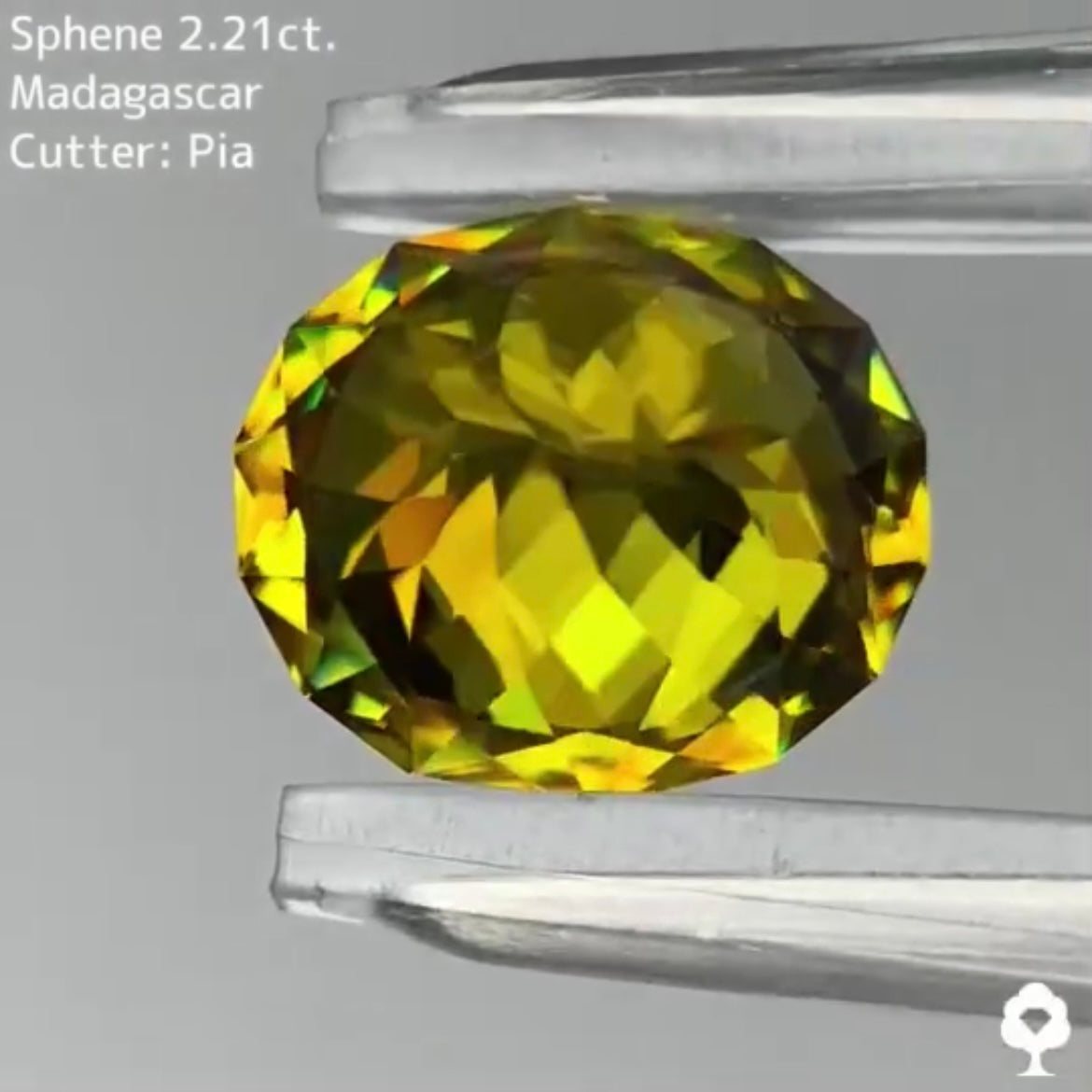 抜群の石質から放たれる煌めきには言葉が出ない★スフェーン 2.21ct ピアッちゃん作品