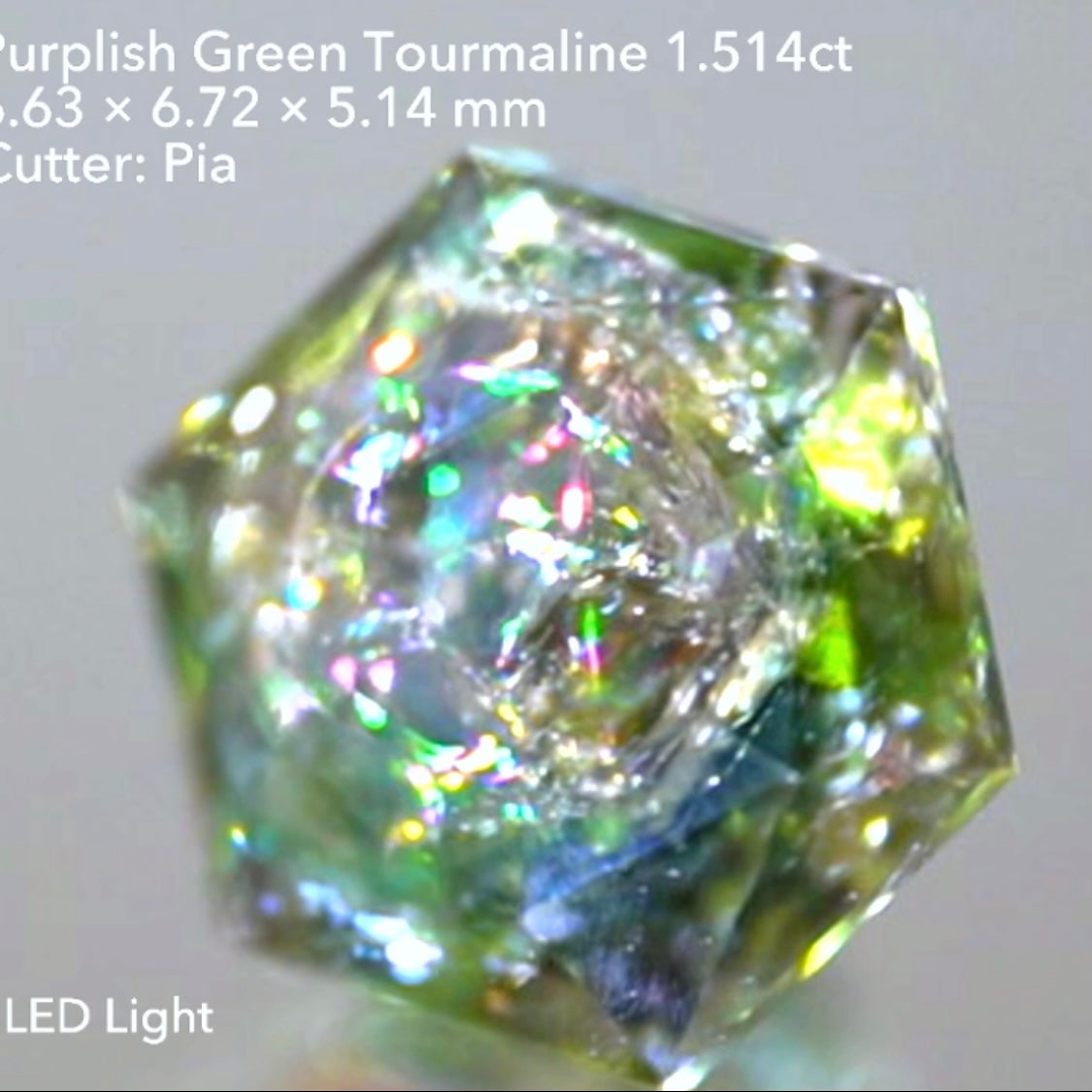 【SOLD OUT】とんでもねぇ虹🌈&“おひねりカット”ヘキサゴン✨パープリッシュグリーントルマリン1.514ct💎ピアッちゃん作品