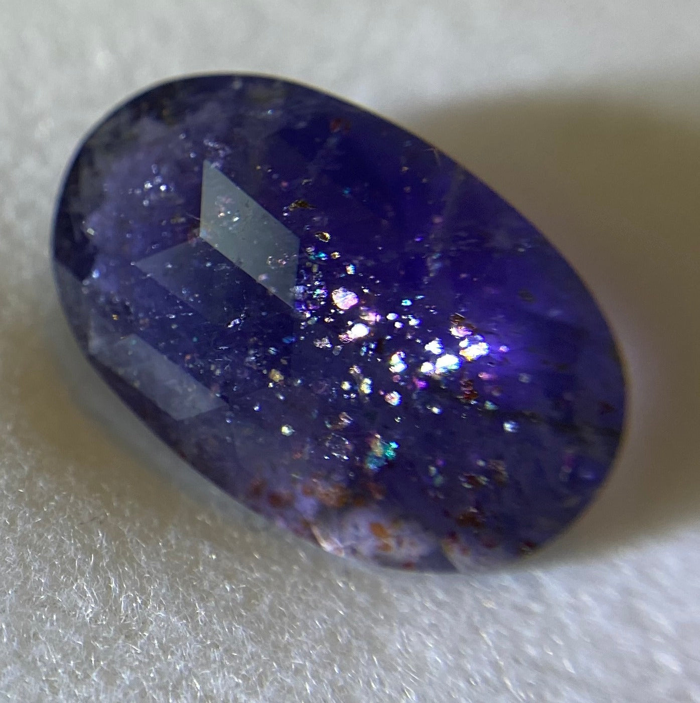 【SOLD OUT】キューブスターが施されたブラッドショットアイオライト2.397ct✨ゲオちゃん作品