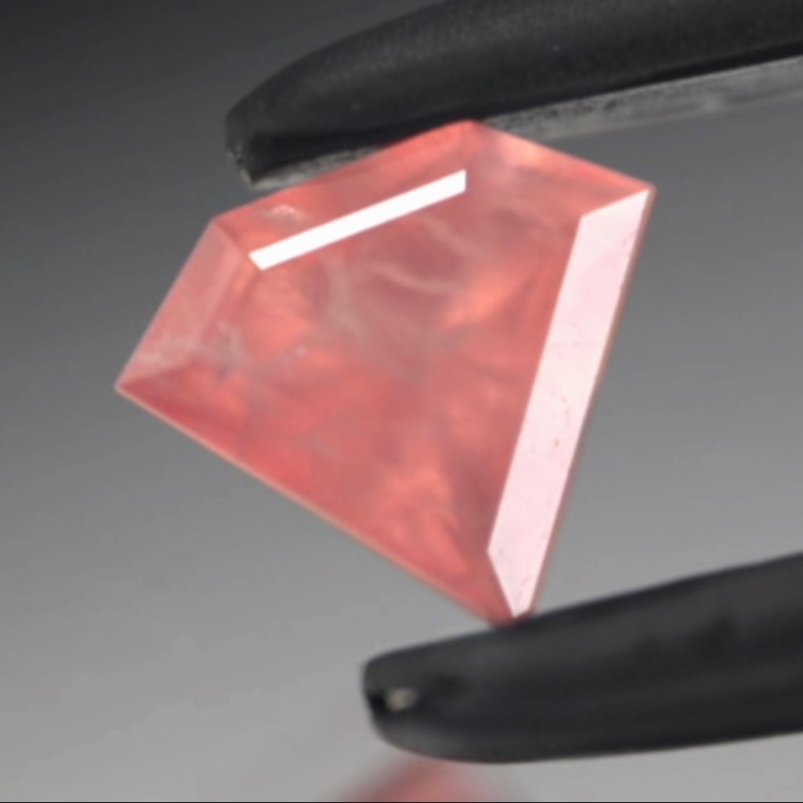 また新たな宝石形 が完成💎“日本が誇る北海道の宝”ロードクロサイト0.562ct✨ゲオちゃん作品👍