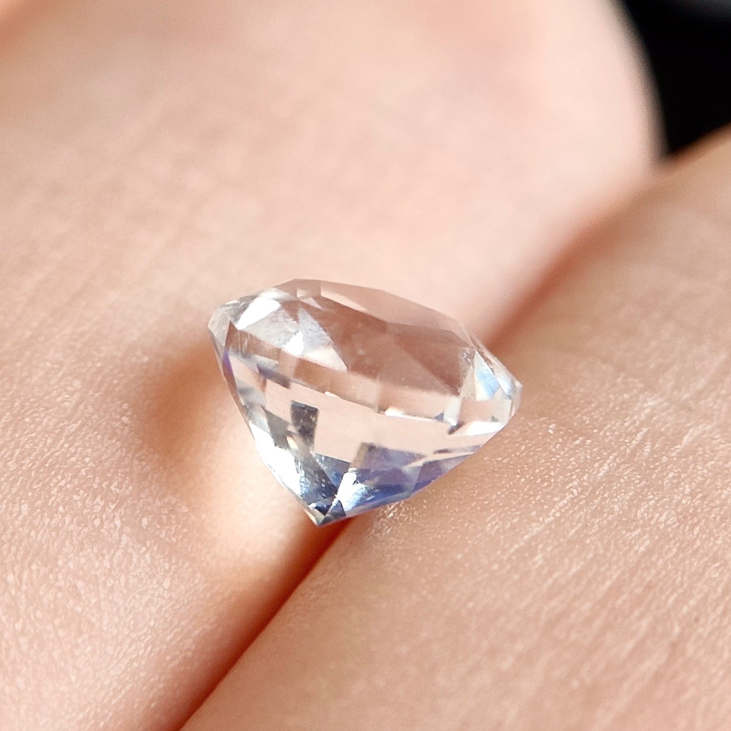 💎✖️6✨宝石形が見えるピアッちゃん新カット💎濃いブルーシラーとともに浮かぶ六芒星テーブル🌟🪐高プロポーションなムーンストーン1.04ct