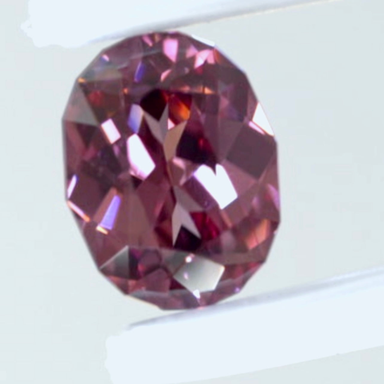 まるでマラヤガーネットのような“激レアピンク”ライトを当てればレッドジルコン1.504ct💎ピアッちゃん作品✨