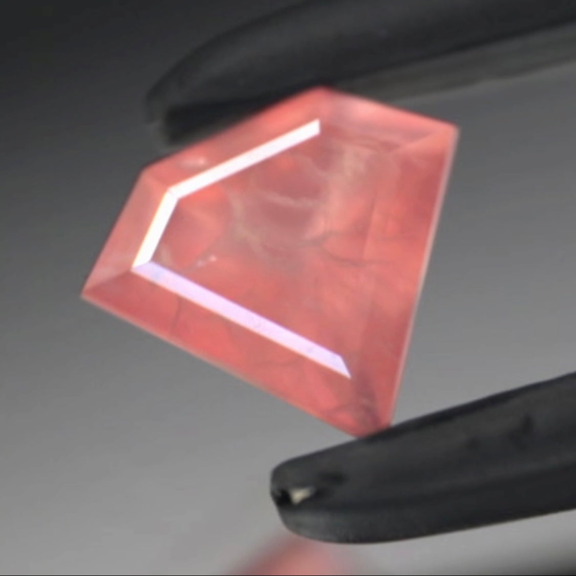 また新たな宝石形 が完成💎“日本が誇る北海道の宝”ロードクロサイト0.562ct✨ゲオちゃん作品👍