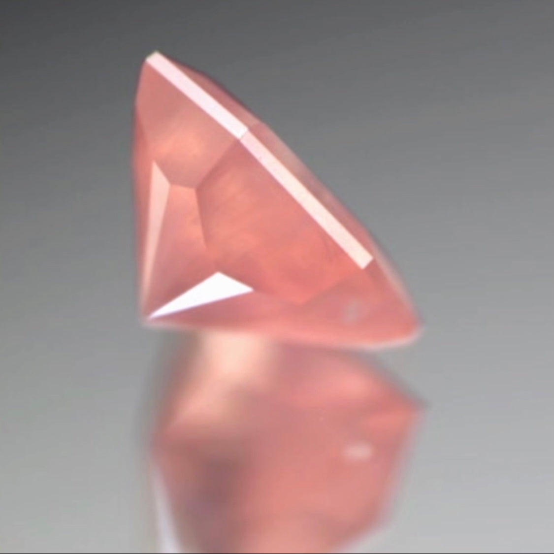 また新たな宝石形 が完成💎“日本が誇る北海道の宝”ロードクロサイト0.562ct✨ゲオちゃん作品👍