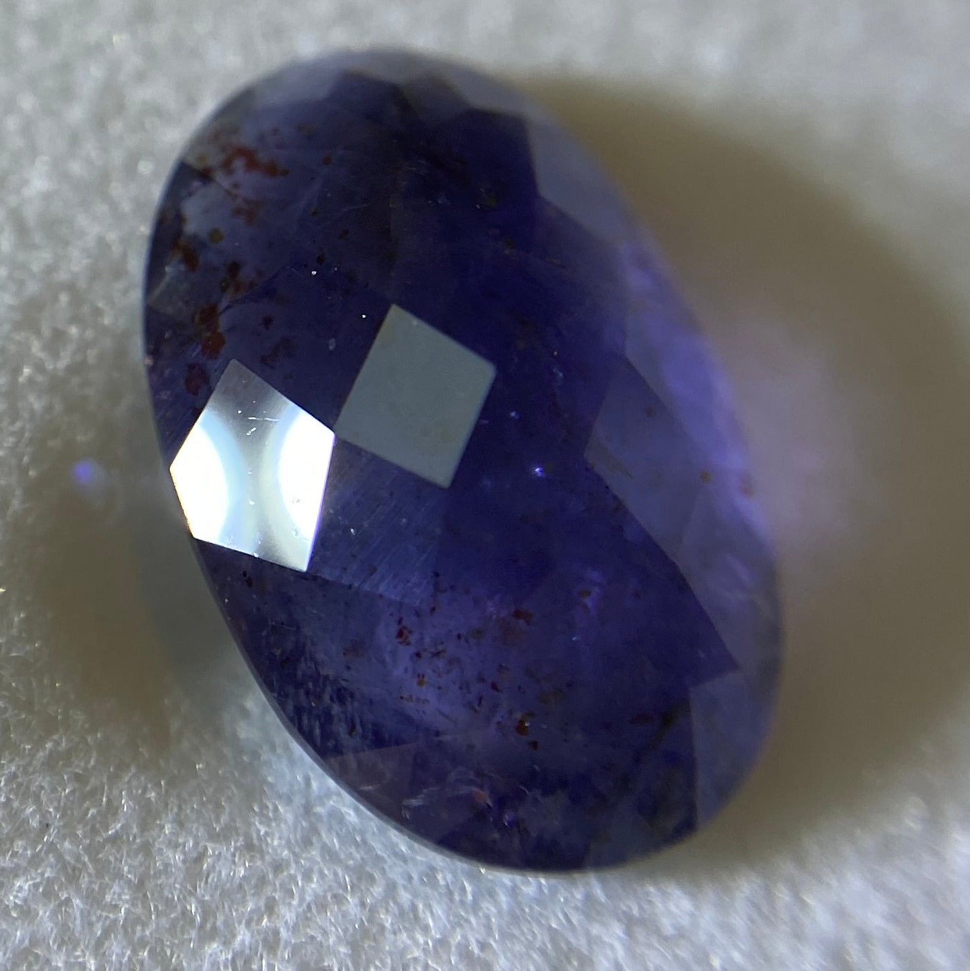 【SOLD OUT】キューブスターが施されたブラッドショットアイオライト2.397ct✨ゲオちゃん作品