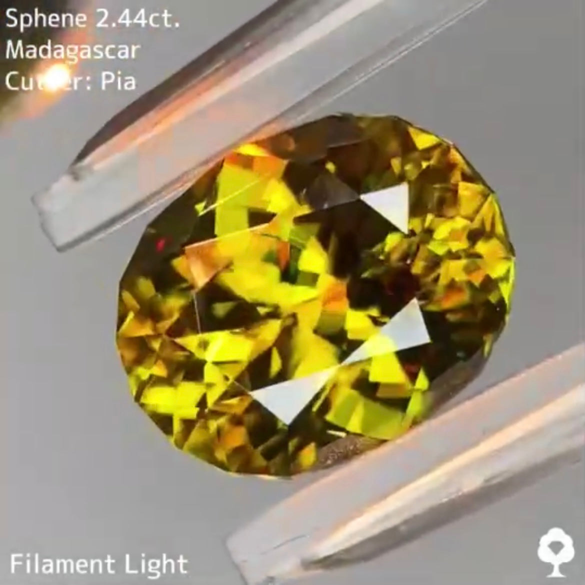 一点の曇りもない恐ろしいほどの輝き★スフェーン 2.44ct ピアッちゃん作品