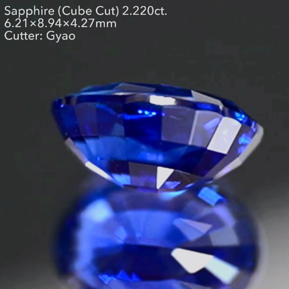 ロイヤルにインクブルーが混ざった濃厚美色に縁取りキューブカット★サファイア 2.220ct【Cube cut】