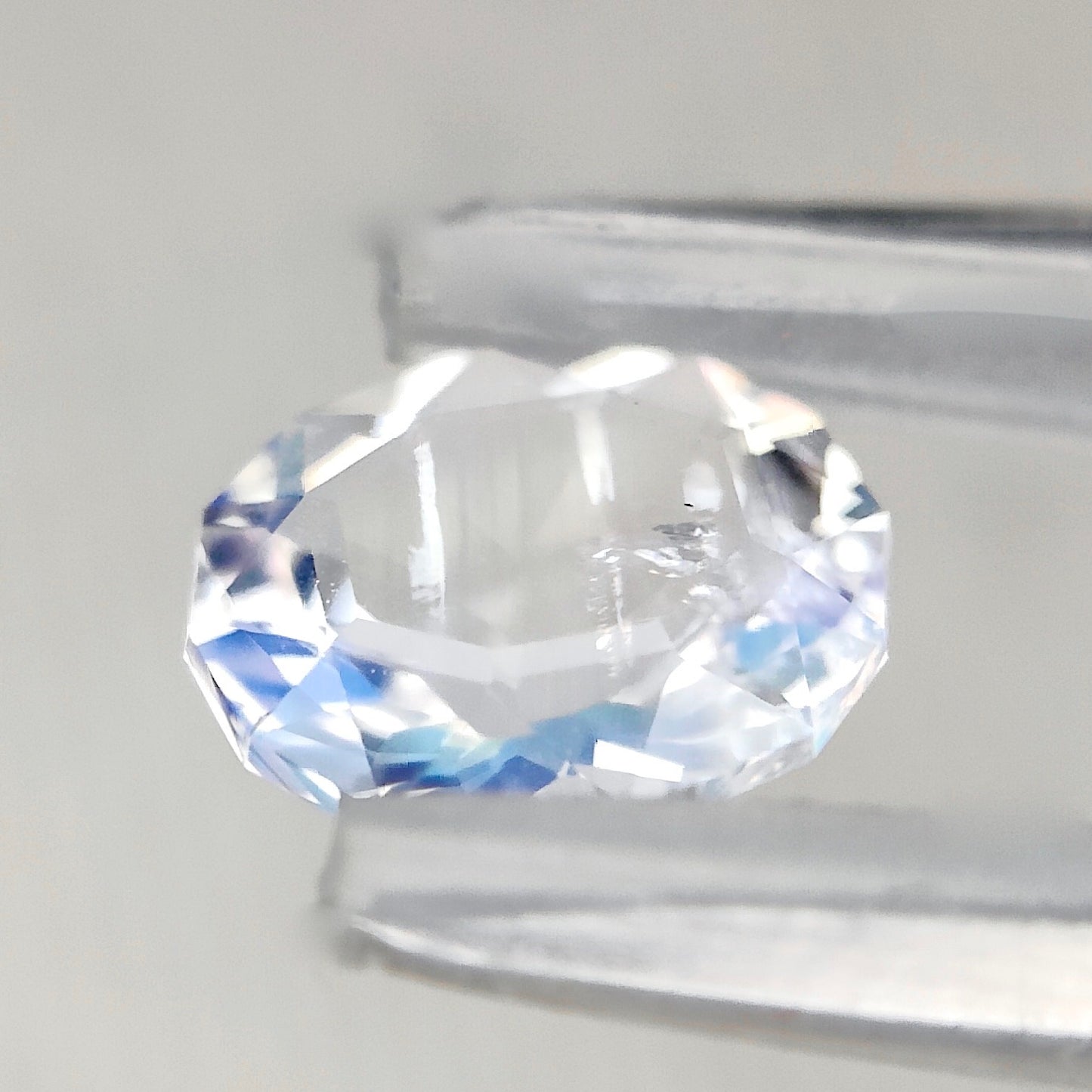💎✖️8✨宝石形が見えるピアッちゃん新カット💎インクル見えるこの結晶感が幻想的🦄レインボームーンストーン1.400ct