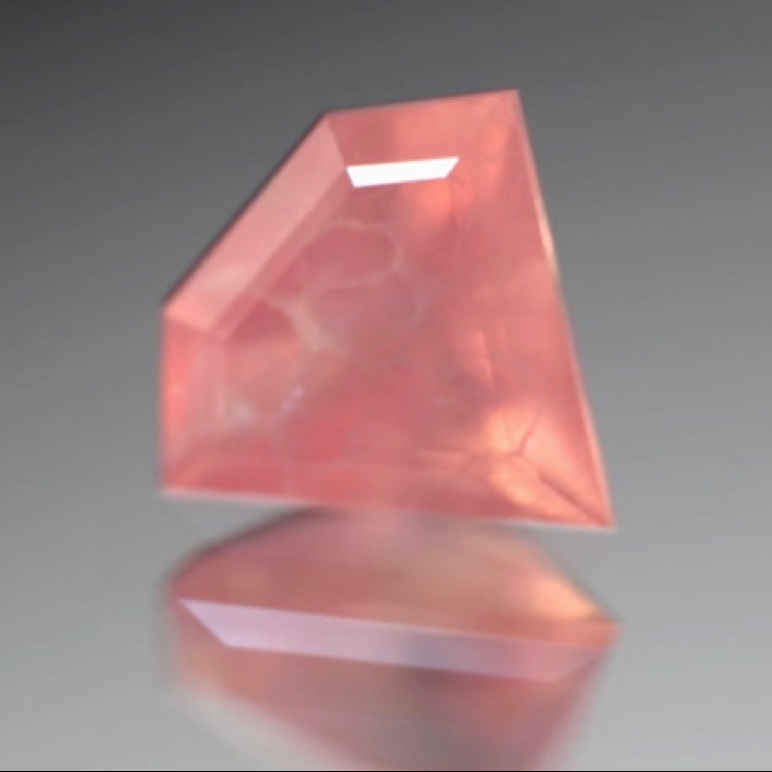 また新たな宝石形 が完成💎“日本が誇る北海道の宝”ロードクロサイト0.562ct✨ゲオちゃん作品👍