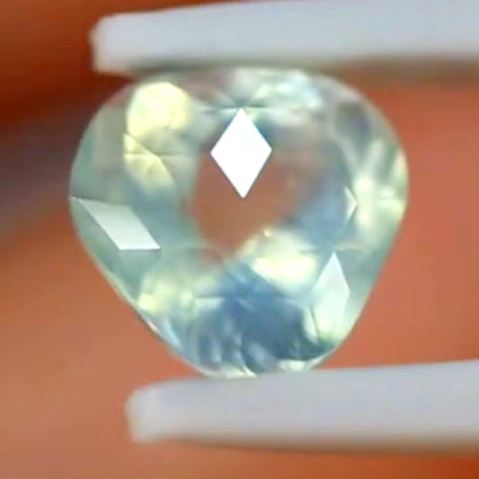 【SOLD OUT】爽やか青リンゴカラーにキューブカットをプラスした“アップルキューブ”プレナイト2.017ct💎ゲオちゃん作品✨こちらは「お問合せ一番乗り特価」でご紹介です♪