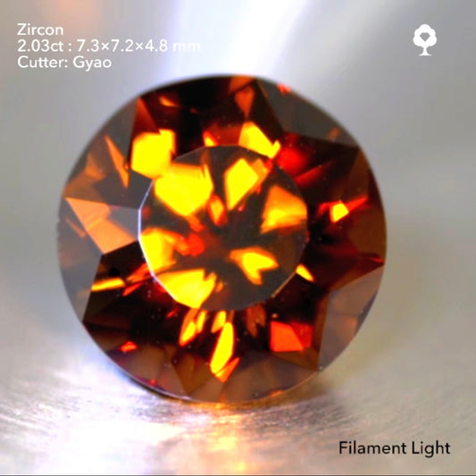 燃える太陽にも見える変則キューブカット☀️深い美色“ウヰスキーカラー”ジルコン2.03ct✨ゲオちゃん作品