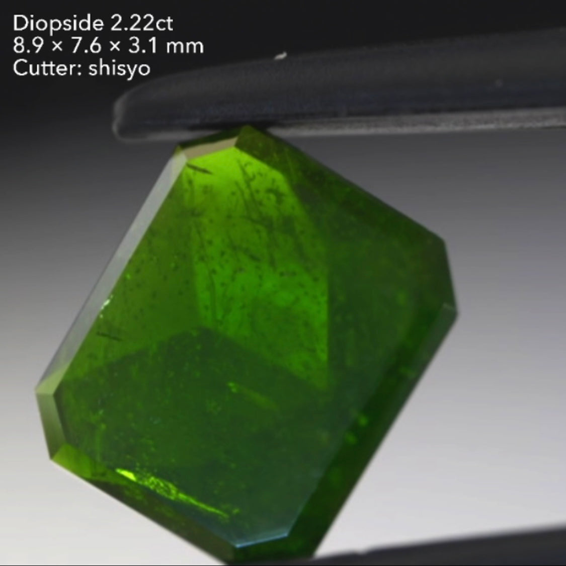 カッコいい❎(エックス)カットを施した虹入りダイオプサイト2.22ct🌈師匠作品👍GTJ名物【HPオークション】こちらはクーポンはごめんなさい🙏